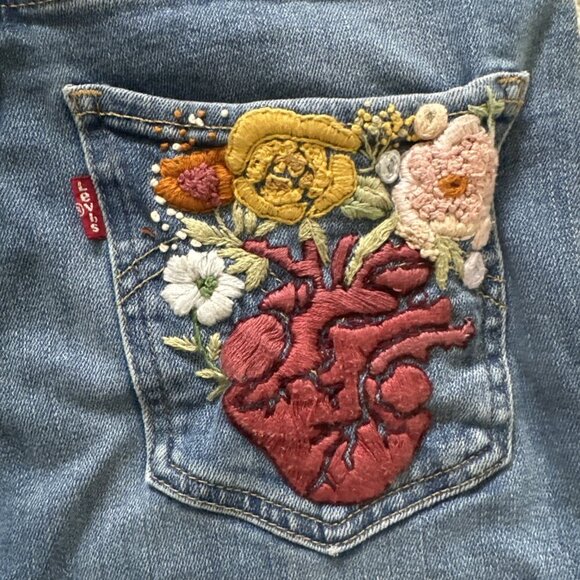 Levi's Women's Jeans Sz 26 721 High Rise Skinny Ankle Stretch Heart embroidery - Picture 7 of 12